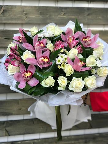 Букет цветов из: Розы и Хризантемы в ЗАТО Солнечном