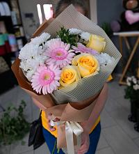 Букет цветов из:  Герберы, Розы и Хризантемы в ЗАТО Солнечном